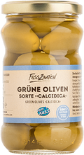 Oliven grün in Salzwasser