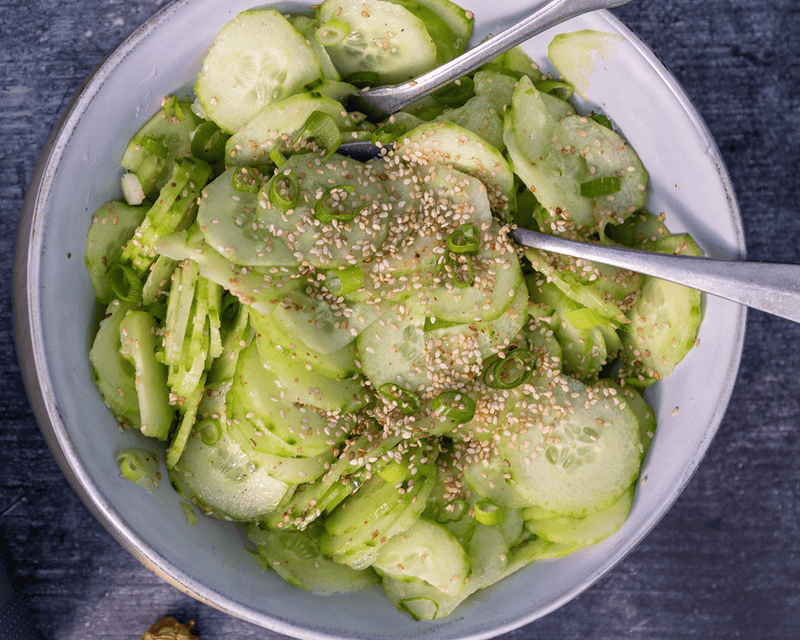 Asiatischer Gurkensalat mit Ingwer-Trauben Balsam