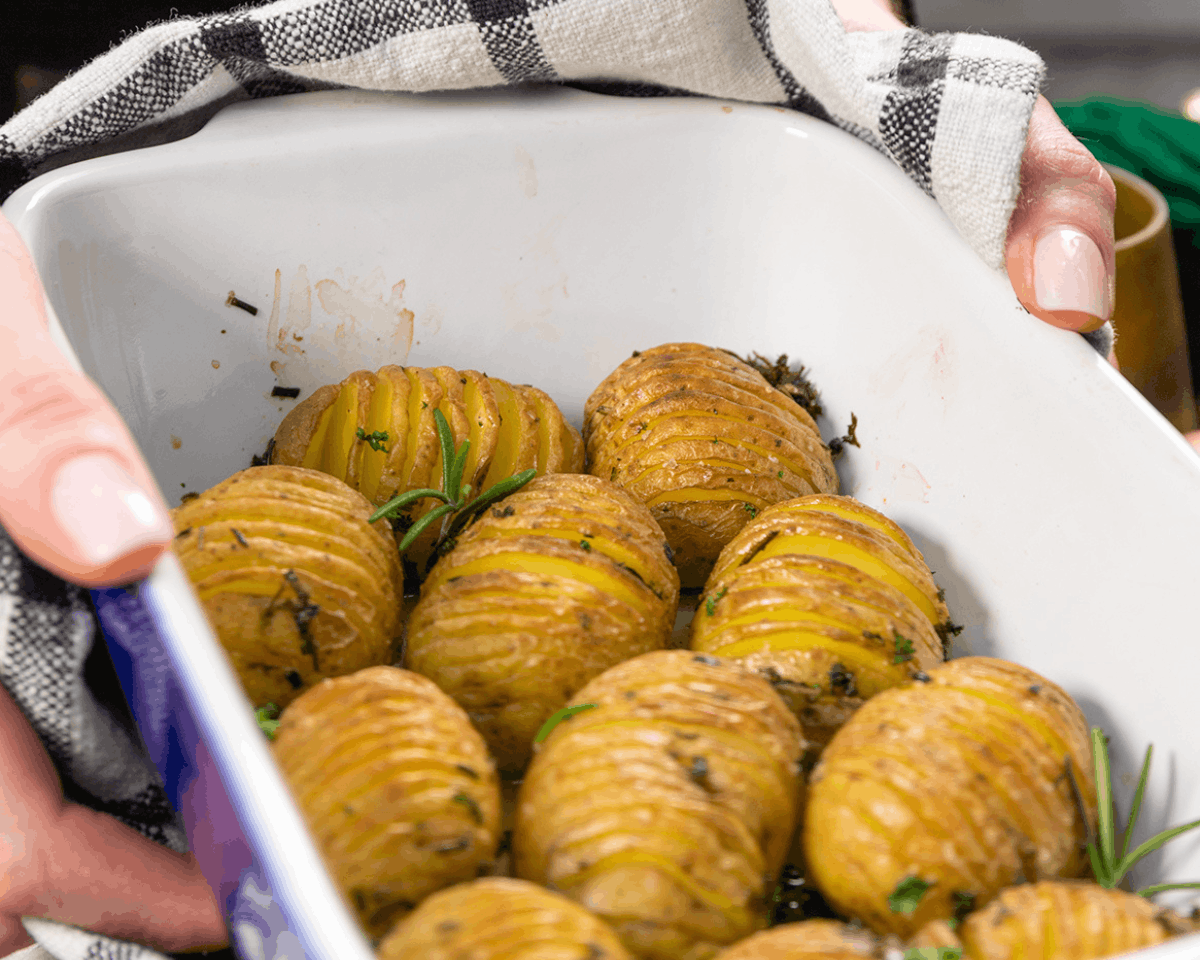 Hasselback-Ofenkartoffeln mit Rosmarinöl